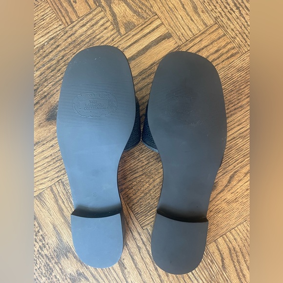 Never Worn The Larkspur Collection Whale Needlepoint Slides in Women’s 8 - Picture 3 of 3